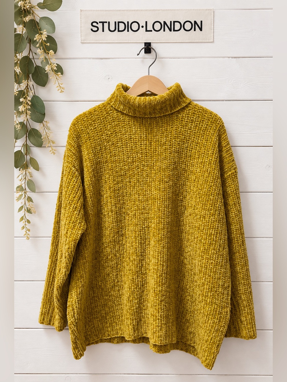 Studio London – Vintage Ultra Soft Chenille Turtleneck Sweater – Size M